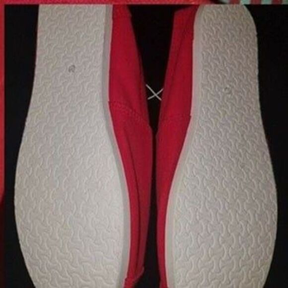 DMB Dave Matthews Band Red Slip On Tennis Shoes Multiple Sizes Women Ladies - Picture 4 of 4